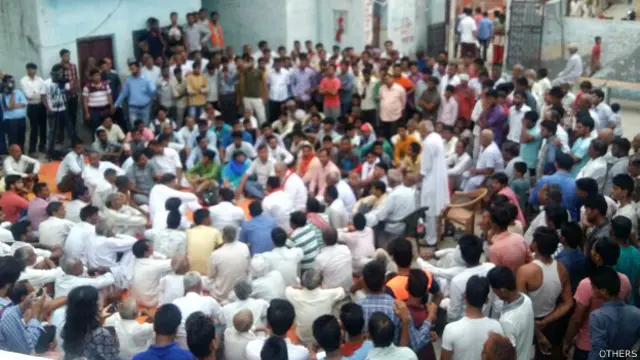 یہ میٹنگ مندر کے احاطے میں کی گئی