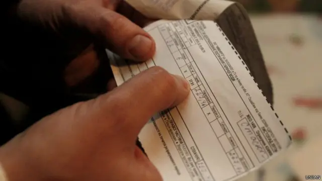 З одного боку, українці вчасно розраховуються за комунальні послуги і навіть повертають деякі борги, з іншого - накопичують нові