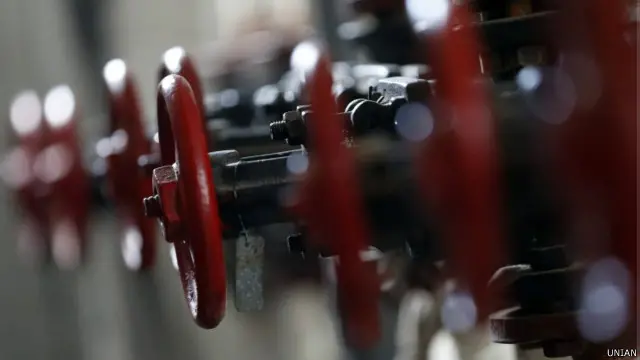 Постачальники палива і послуг звинувачують один одного у складній ситуації в сфері комунальних послуг