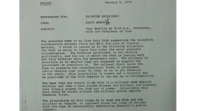 دیود آرون، دستیار برژینسکی هفت روز قبل از آن که بختیار زمام امور را در دست بگیرد و شاه برود، به برژینسکی میگوید که بهتر است بین ارتش و اردوی آیتالله خمینی تفاهمی حاصل شود حتی اگر لازم باشد دولت بختیار را در یک کودتا سرنگون کرد