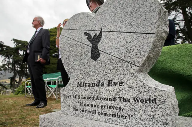 Tumba de MIranda Eve