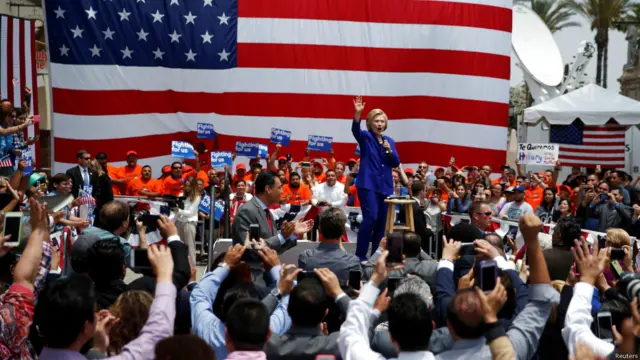 克林顿表示，“我们明天还有六场选战，我们要尽力争夺每一张代表人票，特别是在加州”。