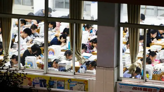 Конкуренция за право поступить в лучшие университеты страны не ослабевает