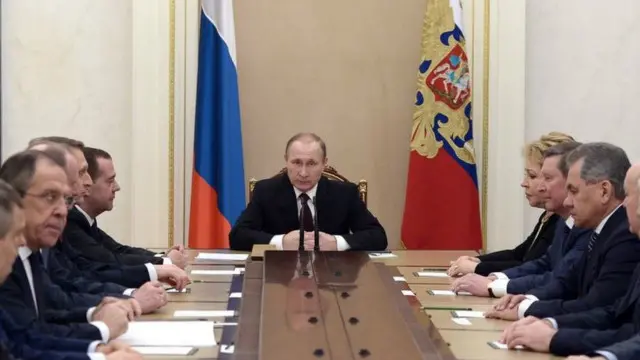 رئيس الوزراء البريطاني ديفيد كاميرون، ووزير خارجيته هاموند قالا إن الرئيس الروسي فلاديمير بوتين سيكون سعيدا إذا ما تركت بريطانيا الاتحاد الأوروبي.