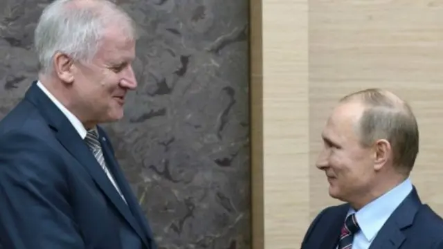 بوتين واصل تكتيكاته لزرع الفتنة في أوروبا واستقبل مطلع العام الزعيم البافاري هورست سيهوفر الرافض لسياسة ميركل وأوروبا