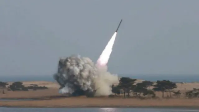 今年4月朝鲜中央社发布的导弹试射画面，具体发射时间不详。 