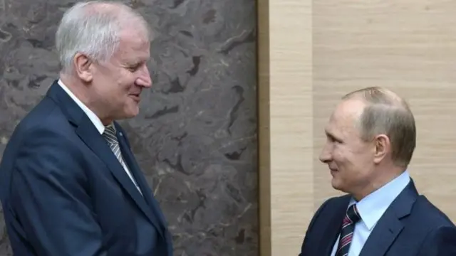 Fevral ayında Putin Merkelin sərt tənqidçisi olan Bavariya lideri Horst Seehofer-i qəbul edib.