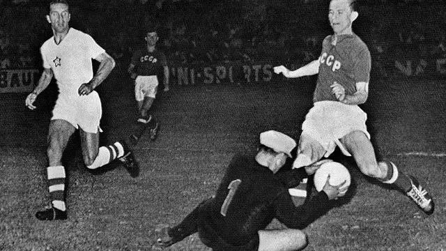 در اولین دوره جام ملت‌های اروپا، شوروی با پیروزی ۱-۲ مقابل یوگسلاوی قهرمان شد