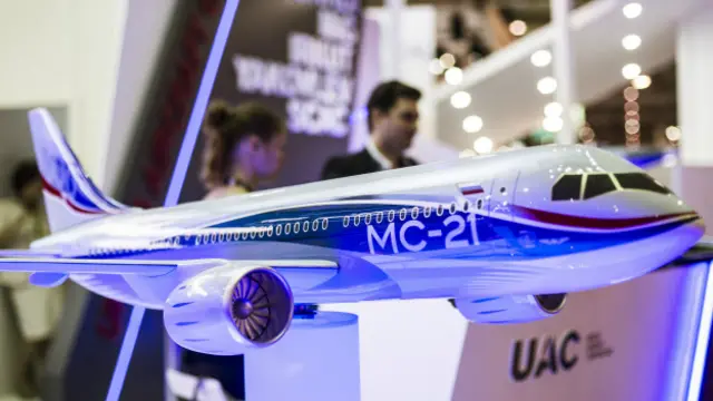 Самолет МС-21