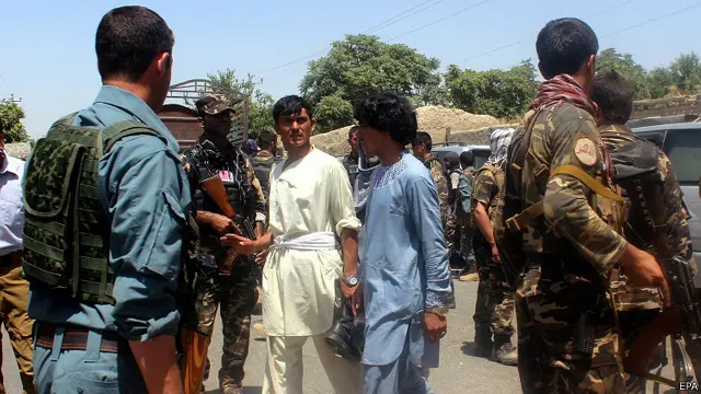 د کندوز والي وايي، د سې شنبې په ګهیځ وختي چاڼیز عملیات پیل شوي، خو لاهم خلک "عادي ژوند ته نه دي ستانه شوي".