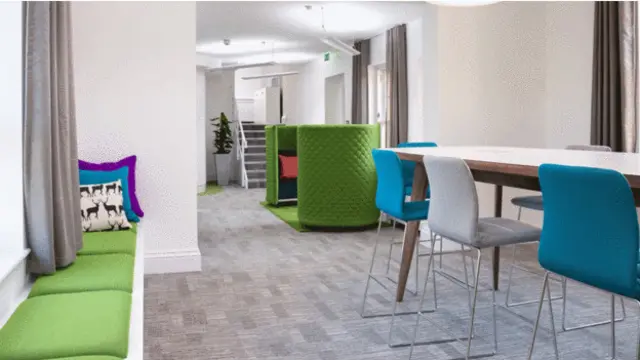 Чи надихнули б вас вищі та менш формальні столи та крісла?