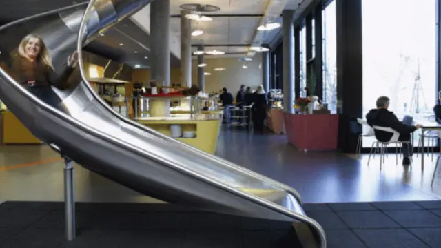 В буфет сотрудники Google могут съехать с ветерком