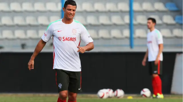 ہمیشہ کی طرح پرتگال کی ٹیم کرسٹیانو رونالڈو کی طرف دیکھ رہی ہے۔فیفا ورلڈ کپ میں رونالڈو کی تمام کوششیں ان کے ٹیم نے ضائع کر دیں تھیں۔