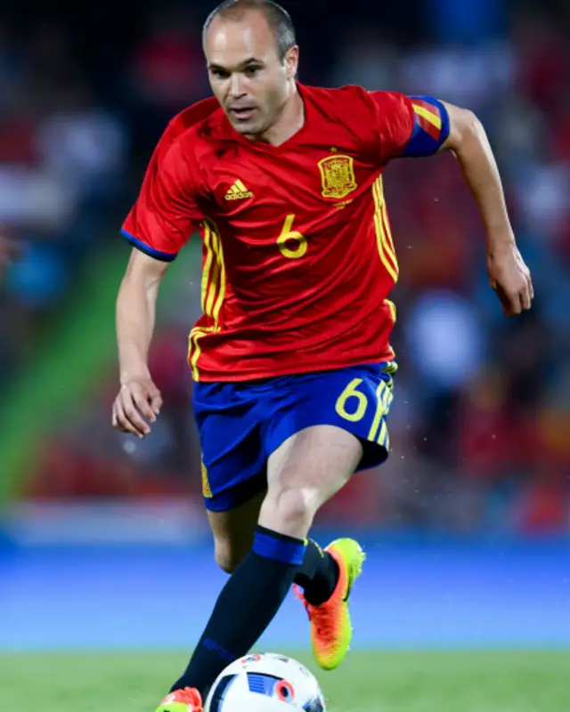 موجودہ یورو چیمپئین سپین کا اپنے تجربہ کار مڈ فیلڈر آندرے انیسٹا پر بہت انحصار ہے۔ آندرے انیسٹا کا سپین کو ورلڈ کپ اور یورپ میں چیمپئن بنانے میں اہم کردار ہے۔ 