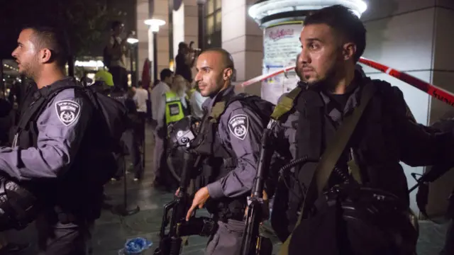 Saldırı çok sayıda restorant ve dükkanın bulunduğu Sarona Pazarı'nda yaşandı.