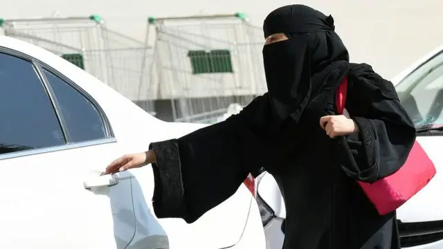 آخر میں بحث گھوم پھر کر سعودی خواتین کو خود گاڑی چلانے کی اجازت دی جانے کی طرف واپس آگئی
