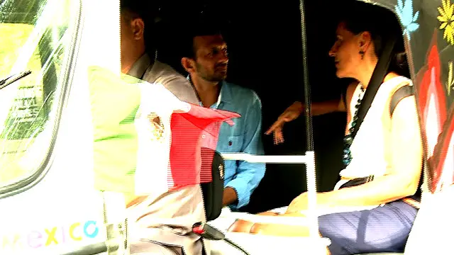 یہ شاید دنیا کا واحد آٹو رکشہ ہے جس پر ایک قومی پرچم لہراتا ہے اور اس میں خاص طور پر سیٹ بیلٹ نصب کی گئی ہیں