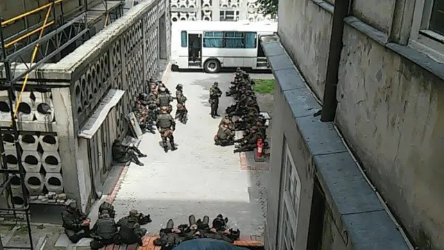 Нацгвардія у дворі міськради Львова