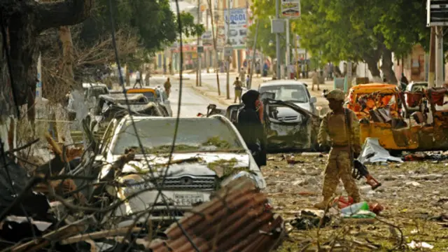 بمب‌گذاری و عملیات انتحاری در پایتخت از جمله شیوه‌های الشباب برای متزلزل کردن دولت سومالی بوده است