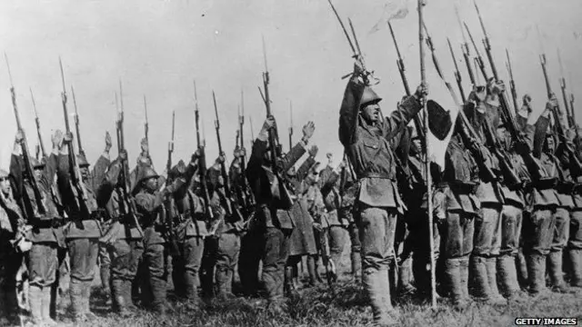 سربازان ژاپنی در حال جشن گرفتن، سال ۱۹۴۱