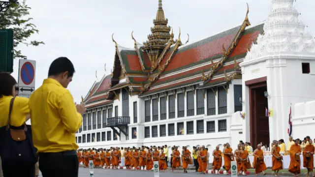 770 nhà sư - con số được người Thái cho là mang lại thịnh vượng - tụ tập tại Cung điện ở Bangkok.