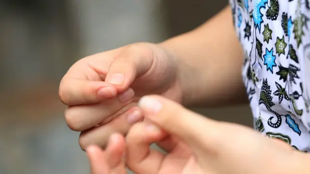 "Menggunakan hijab harus dari hati," ungkap salah seorang siswi.