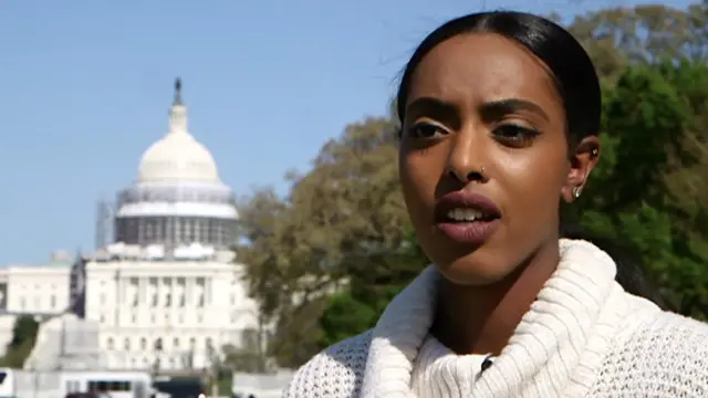 هاجر أحمد تقول إنها تتعامل مع التمييز على مستويات عدة لكونها امرأة مسلمة سوداء