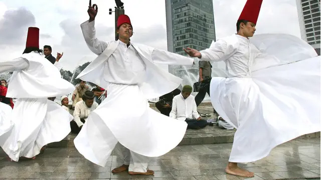 تضمنت رؤية الرومي للإسلام الشعر والموسقى والرقص كتعبير عن الروح