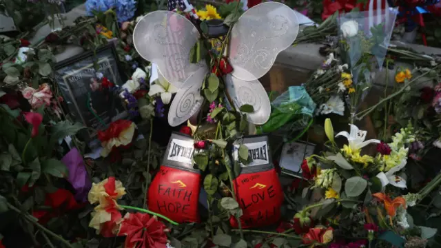 Луисвилдаги Али музейи олди гуллар билан тўла.