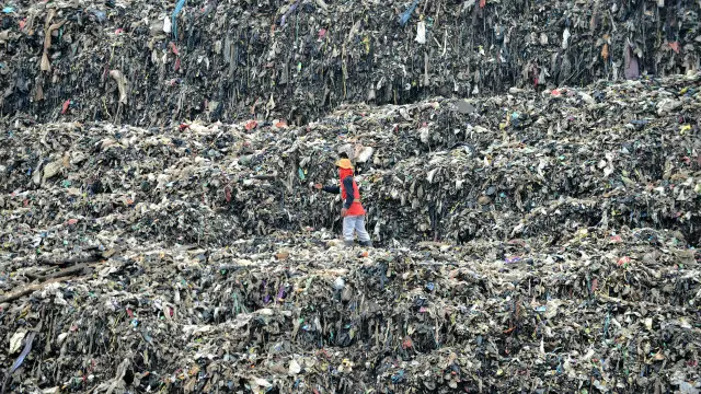 Pemerintah sudah mengeluarkan Perpres 18/2016 yang mempercepat pembangunan pembangkit listrik berbasis sampah di tujuh kota.