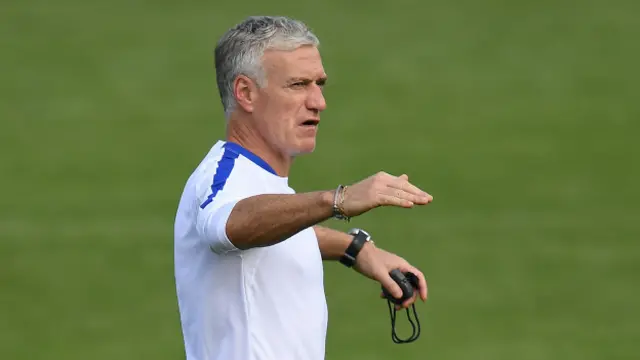 Fransa Teknik Direktörü Didier Deschamps, Euro 2016'nın favorisinin Fransa değil, Almanya ve İspanya olduğunu söylüyor.