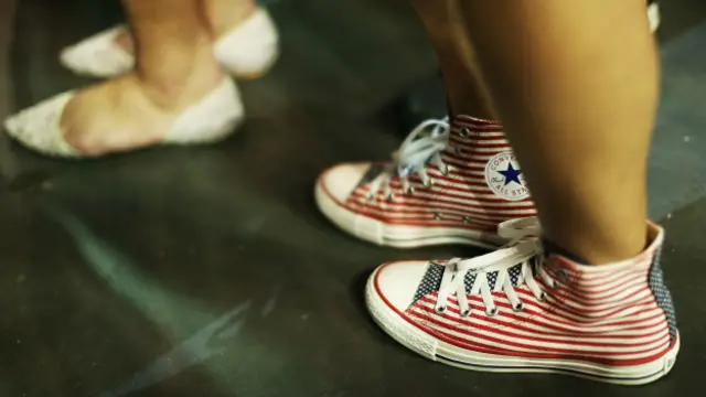 着装灾难。这是新的袜子和凉鞋吗？