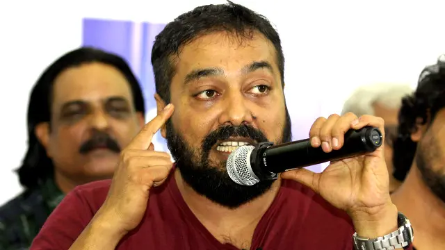 فلم ساز انوراگ کشیپ اور سینسر بورڈ کے سربراہ پہلاج نہلانی ایک دوسرے کے خلاف صف آرا ہیں