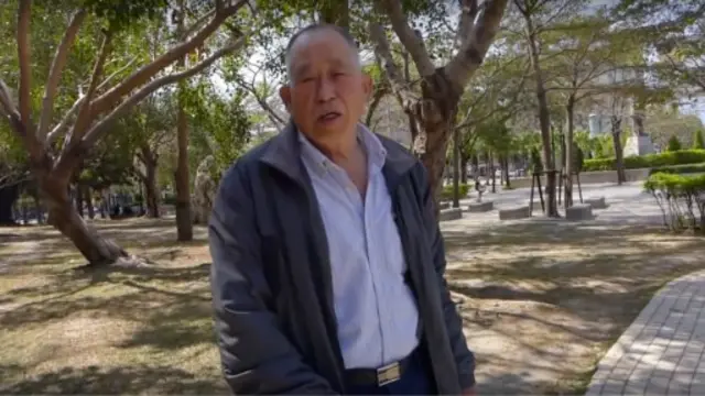 自称“公民记者”的洪女士，在网络发布一段“采访”公民记者的影片，内容充满对二战后来台老一辈“外省人”的辱骂。（画面翻摄YouTube）