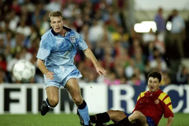 1996'da İngiliz futbolcu Alan Shearer beş maçta beş defa ağları sarsmıştı.