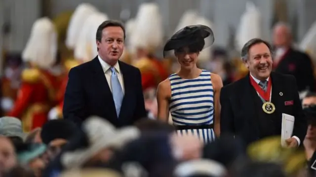 首相卡梅伦夫妇参加了仪式。卡梅伦在仪式上诵读了圣经章节。