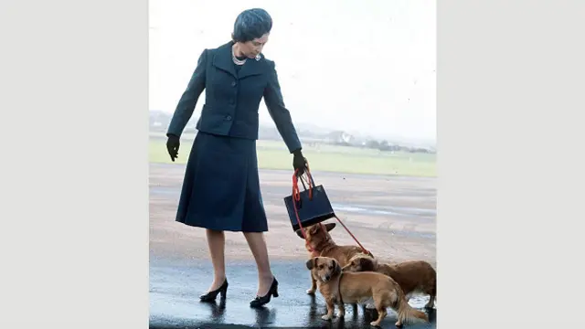 Королева твердо придерживается собственного стиля с самого начала своего царствования