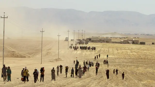 اجبر تنظيم "الدولة الاسلامية" اكثر من 400 الف من افراد الطائفة الايزيدية على النزوح من مساكنهم في شمال العراق