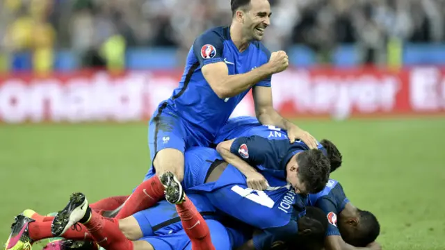 Dua gol timnas Prancis ke gawang Rumania dicetak Olivier Giroud dan Dimitri Payet.