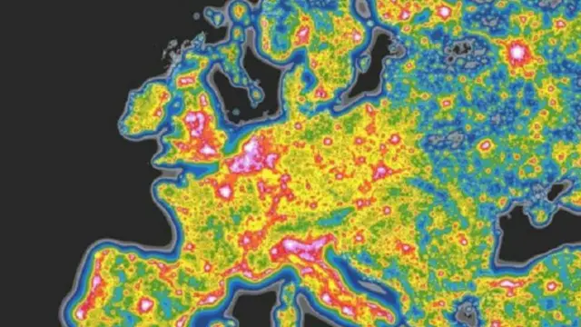 أشارت الدراسة إلى أن 99 في المئة من سكان أوروبا يعانون من التوهج الاصطناعي في السماء ليلا