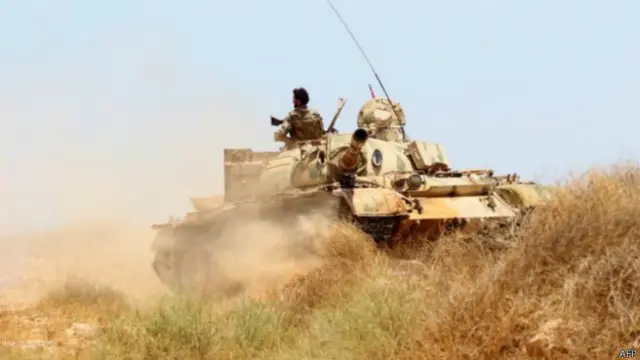 حکومت کی وفادار فوج نے ساحلی شہر سرت پر شدید حملہ کیا