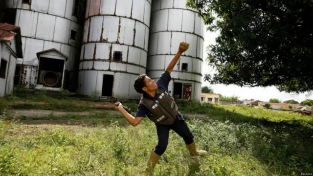 वेनेज़ुएला में आम का सीजन बिगड़ी आर्थिक स्थिति में राहत बना है