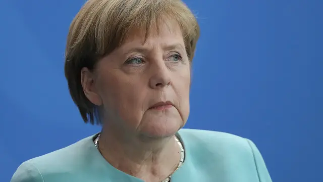 Angela Merkel mengatakan: "Ini merupakan pukulan terhadap Eropa dan proses penyatuan Eropa".