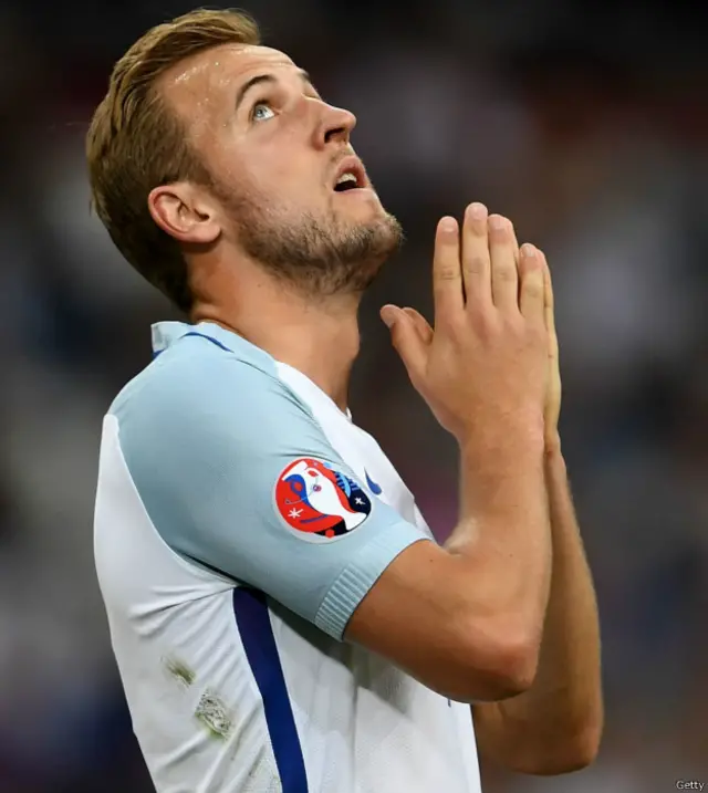 Hary Kane dianggap kurang mendapat dukungan dari pemain lain.