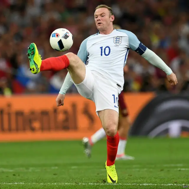 Wayne Rooney pemain terbaik saat timnya melawan Rusia.