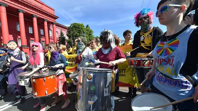 Қорқынышты фильм xxx Вика Киевтен келген транссексуал.