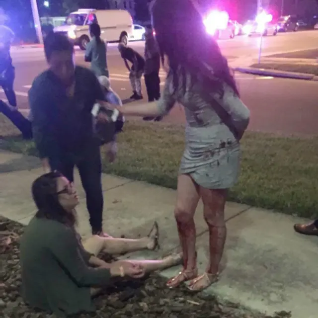 Медики оказывали пострадавшим помощь прямо на тротуарах