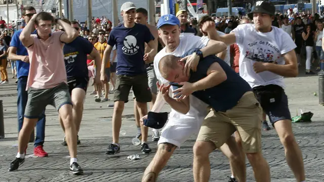 Драка на улице