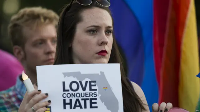 کلب میں حملے کے وقت 320 افراد موجود تھے۔