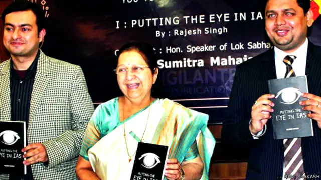 सुमित्रा महाजन के साथ राजेश सिंह